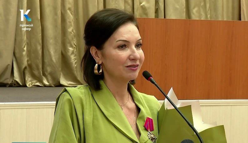 Заслуженной артистке РФ из Алтайского края вручили орден «За заслуги в культуре и искусстве» Заслуженной артистке РФ из Алтайского края вручили орден «За заслуги в культуре и искусстве»