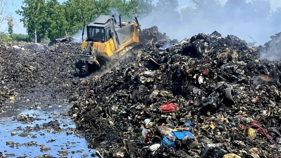 В Павловске продолжаются работы по ликвидации возгорания на местном полигоне твердых коммунальных отходов
