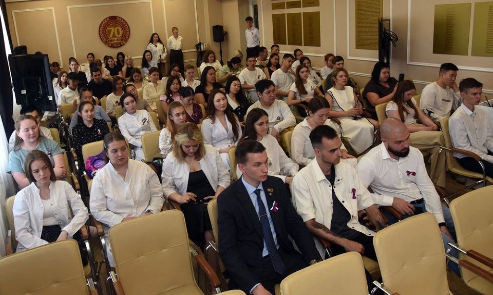 Ирина Солнцева и Владимир Лещенко приняли участие в «Разговоре на равных» со студентами медицинского университета Ирина Солнцева и Владимир Лещенко приняли участие в «Разговоре на равных» со студентами медицинского университета