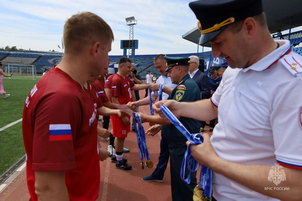 «Золото» у МЧС!. . Завершился турнир по мини-футболу среди органов государственной власти Алтайского края «Золото» у МЧС!. . Завершился турнир по мини-футболу среди органов государственной власти Алтайского края