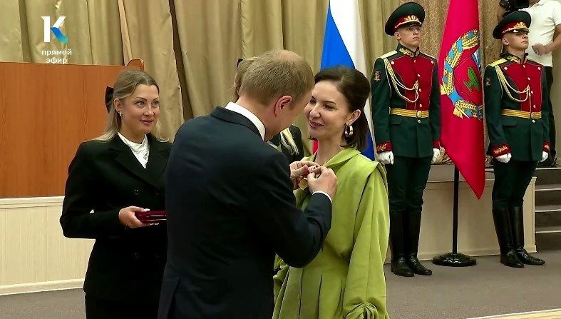 Заслуженной артистке РФ из Алтайского края вручили орден «За заслуги в культуре и искусстве»