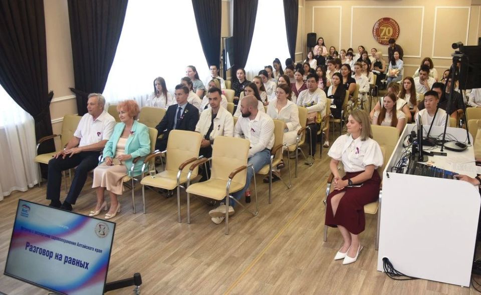 Ирина Солнцева и Владимир Лещенко приняли участие в «Разговоре на равных» со студентами медицинского университета