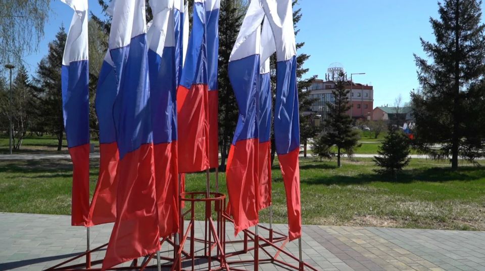 12 июня — день России . Праздник ежегодно отмечается в честь принятия Декларации о государственном суверенитете РСФСР в 1990 году