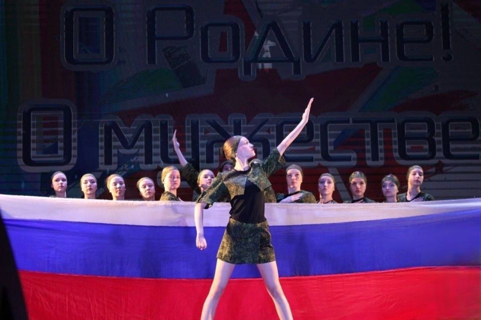 12 июня - День России. Уважаемые рубцовчане! Дорогие земляки! От всей души поздравляем вас с Днём России! Россия – великая страна, где на одних широтах ещё лежит снег, а на других уже цветут сады 12 июня - День России. Уважаемые рубцовчане! Дорогие земляки! От всей души поздравляем вас с Днём России! Россия – великая страна, где на одних широтах ещё лежит снег, а на других уже цветут сады