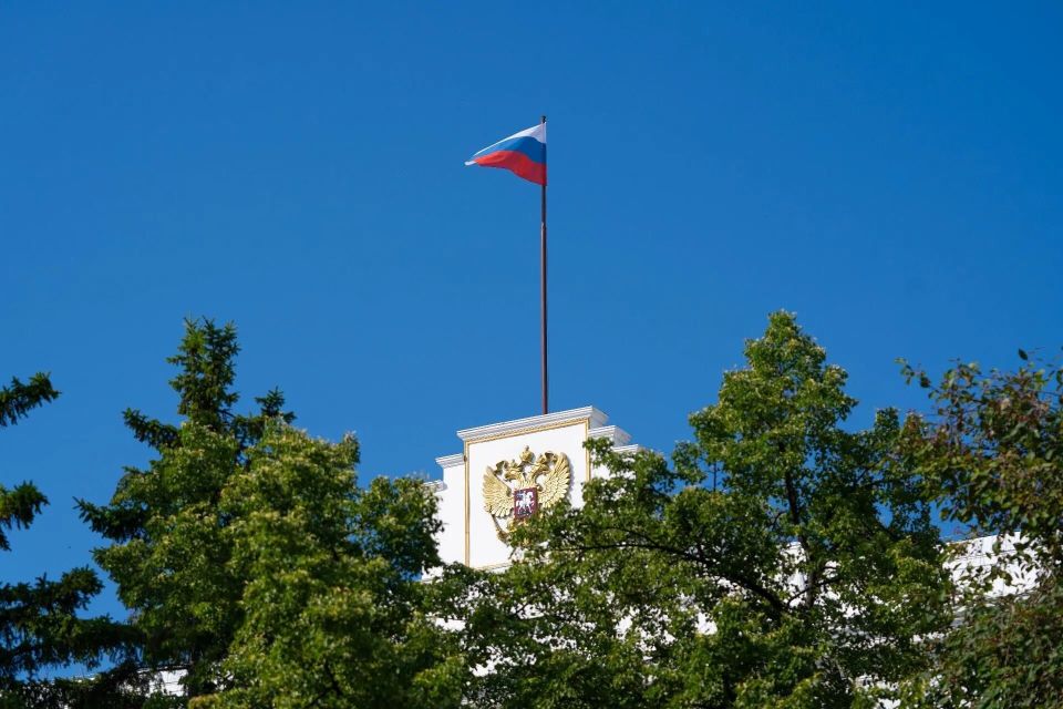 С Днём России, земляки!. От всей души поздравляют губернатор Виктор Томенко и председатель АКЗС Александр Романенко