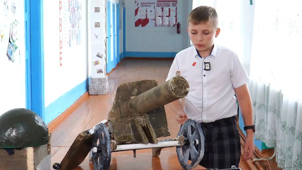 «Хочу создать своё оружие»: как шестиклассник из алтайского села собирает исторические макеты и помогает бойцам СВО «Хочу создать своё оружие»: как шестиклассник из алтайского села собирает исторические макеты и помогает бойцам СВО