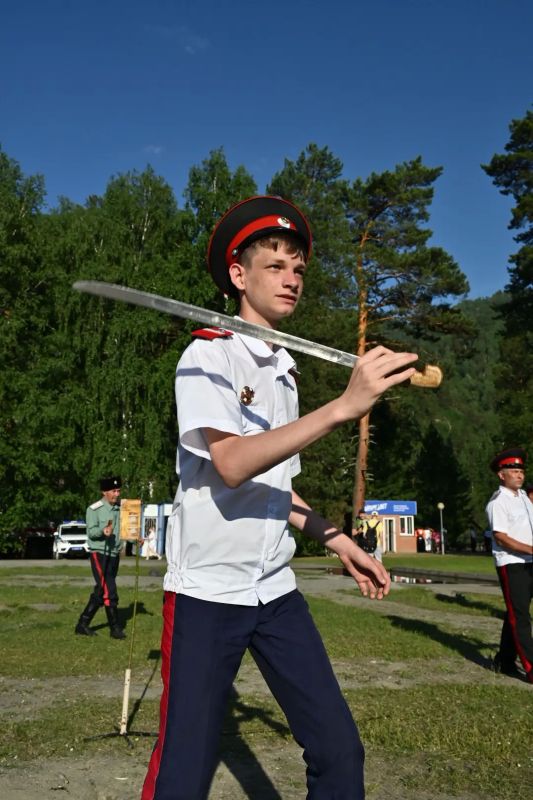 Виктор Томенко: Всероссийский фестиваль в честь Дня России состоялся сегодня на Бирюзовой Катуни Виктор Томенко: Всероссийский фестиваль в честь Дня России состоялся сегодня на Бирюзовой Катуни