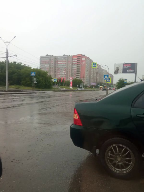 Ливни парализовали часть дорог Барнаула Ливни парализовали часть дорог Барнаула