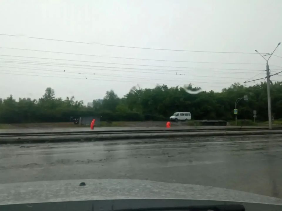 Временно ограничено движение транспорта на участке улицы Попова в Барнауле Временно ограничено движение транспорта на участке улицы Попова в Барнауле