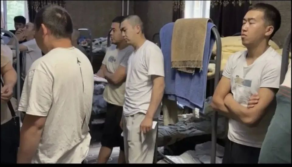 Более 30 нелегальных мигрантов выдворят из Алтайского края Более 30 нелегальных мигрантов выдворят из Алтайского края