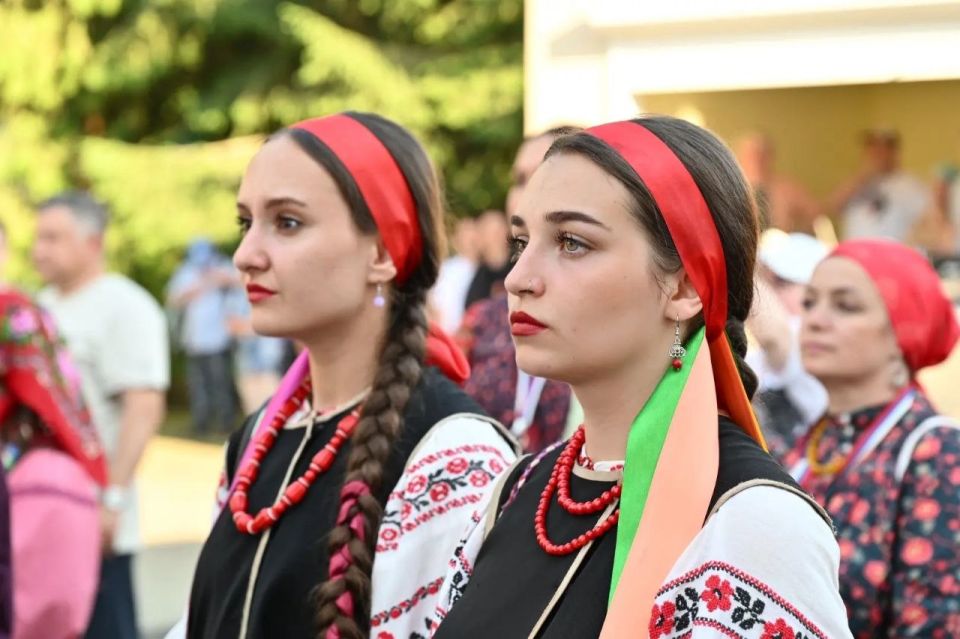 В Алтайском крае в 14-й раз провели Всероссийский фестиваль на Бирюзовой Катуни в честь Дня России В Алтайском крае в 14-й раз провели Всероссийский фестиваль на Бирюзовой Катуни в честь Дня России