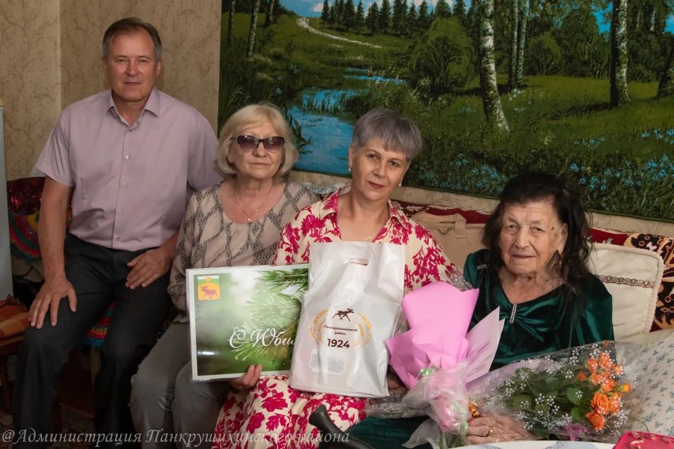 100 лет исполнилось жительнице Панкрушихинского района Зинаиде Иванищевой 100 лет исполнилось жительнице Панкрушихинского района Зинаиде Иванищевой
