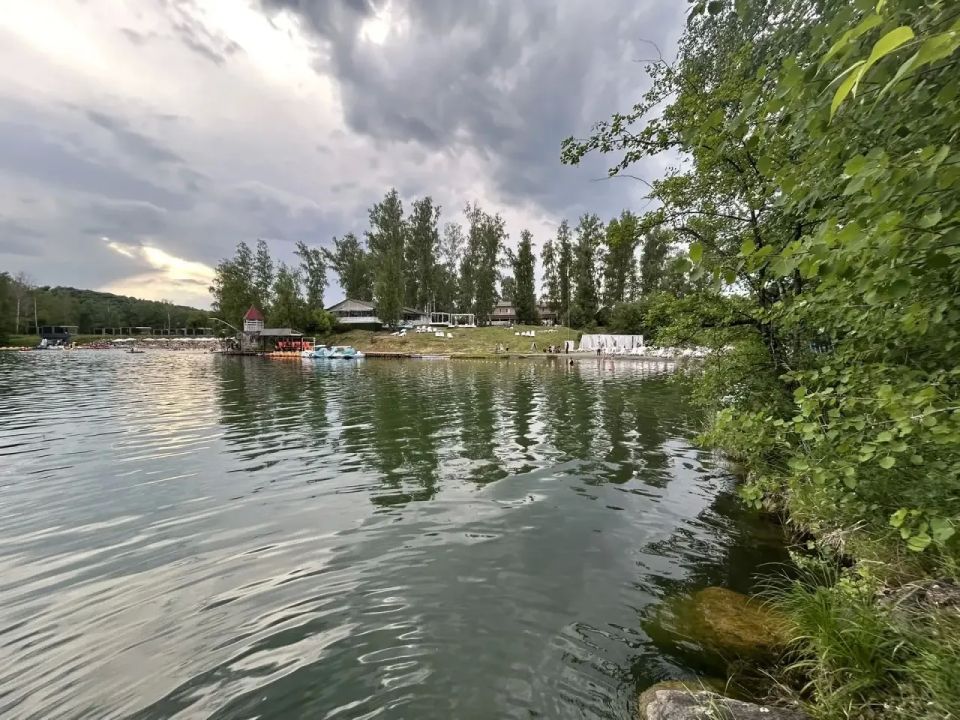 20-летний парень погиб на озере Ая при попытке переплыть водоём