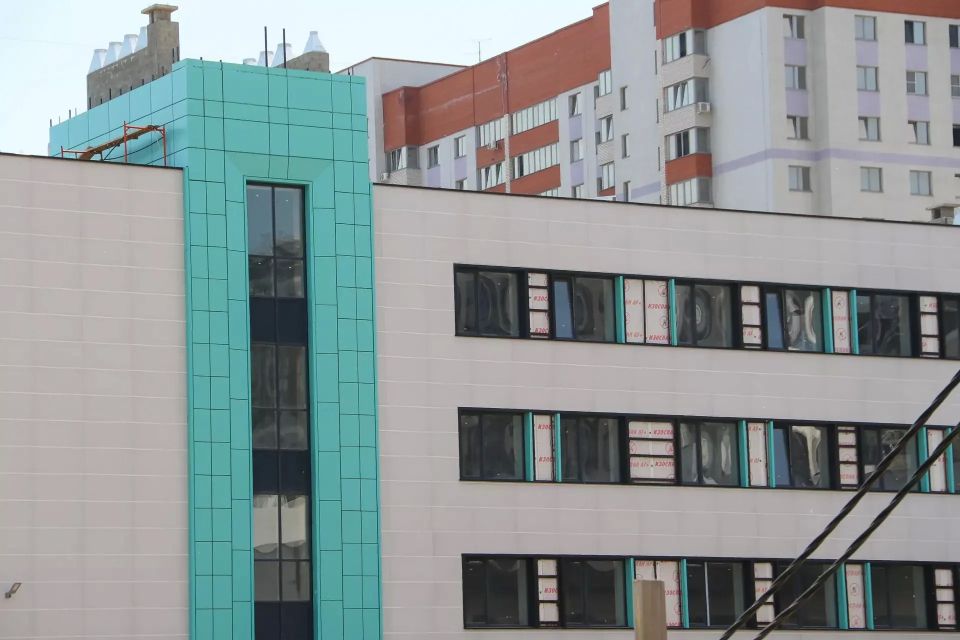 В Барнауле продолжают возводить самую большую школу В Барнауле продолжают возводить самую большую школу