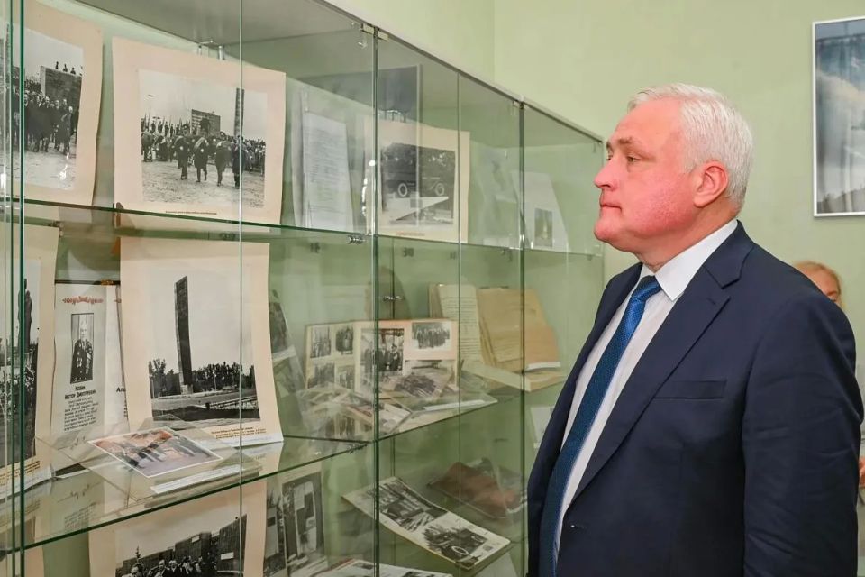Статс-секретарь – заместитель руководителя Росархива Андрей Юрасов посетил городской архив Статс-секретарь – заместитель руководителя Росархива Андрей Юрасов посетил городской архив