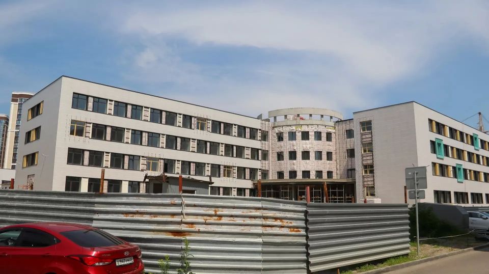 В Барнауле продолжают возводить самую большую школу В Барнауле продолжают возводить самую большую школу