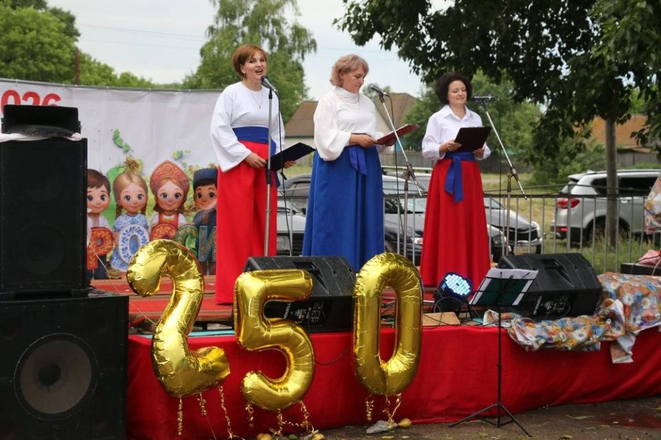 Ирина Солнцева поздравила жителей Калмыцких Мысов с 250-летним юбилеем села Ирина Солнцева поздравила жителей Калмыцких Мысов с 250-летним юбилеем села
