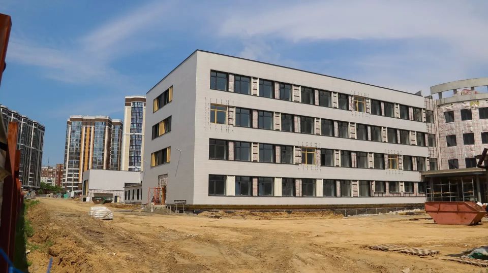 В Барнауле продолжают возводить самую большую школу В Барнауле продолжают возводить самую большую школу