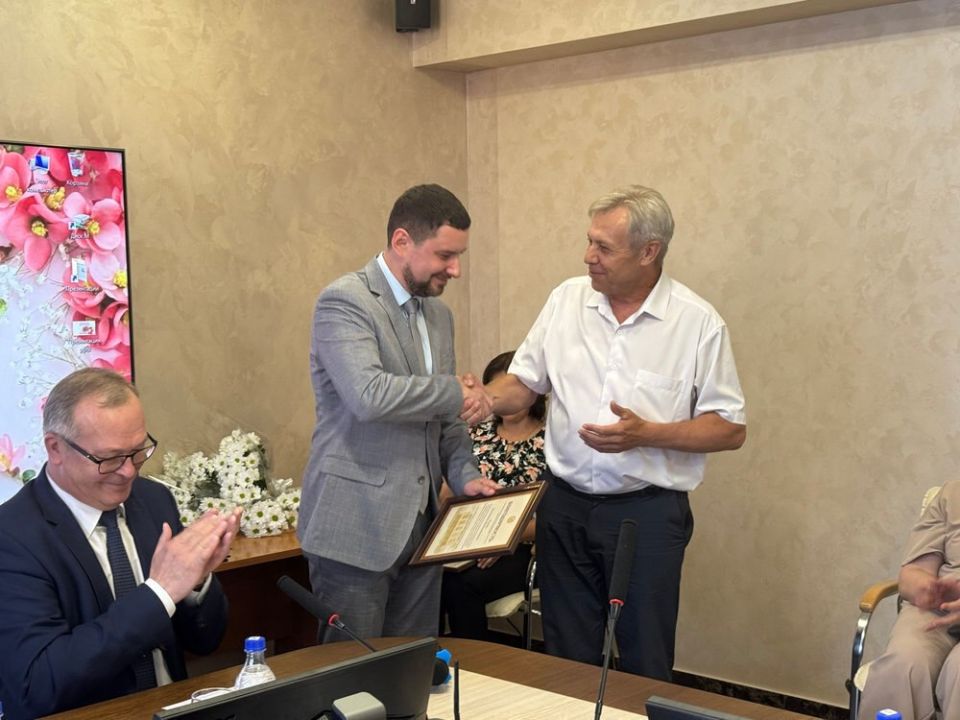Депутаты АКЗС поздравили сотрудников Главного бюро медико-социальной экспертизы региона с профессиональными праздниками Депутаты АКЗС поздравили сотрудников Главного бюро медико-социальной экспертизы региона с профессиональными праздниками