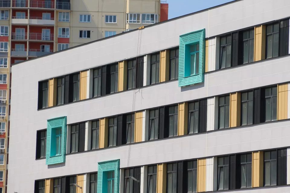 В Барнауле продолжают возводить самую большую школу В Барнауле продолжают возводить самую большую школу