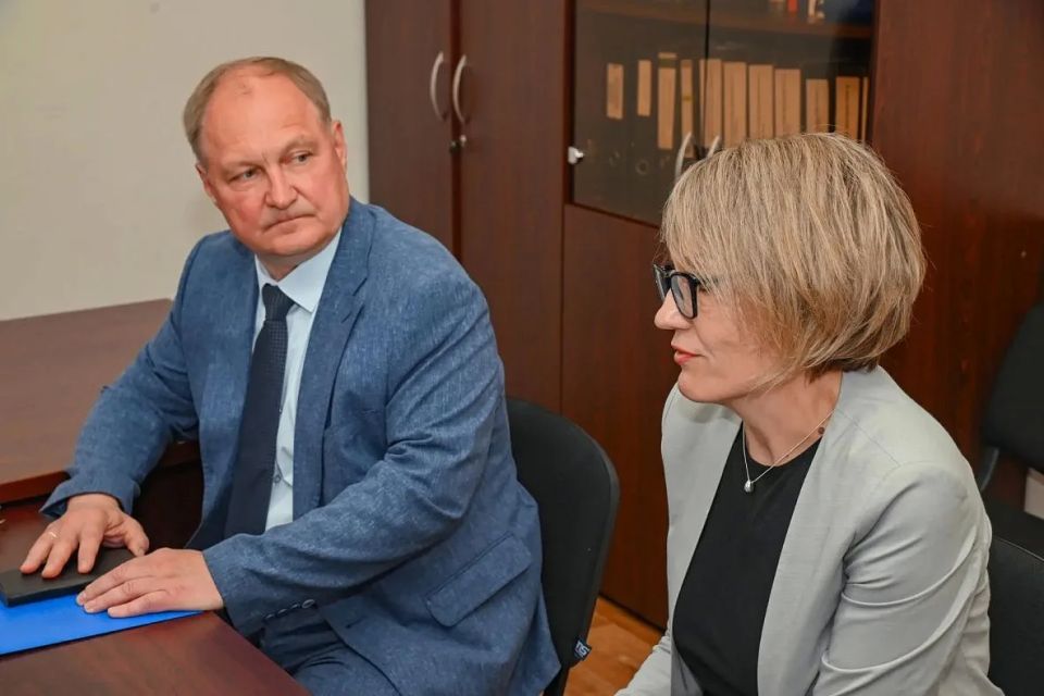 Статс-секретарь – заместитель руководителя Росархива Андрей Юрасов посетил городской архив Статс-секретарь – заместитель руководителя Росархива Андрей Юрасов посетил городской архив