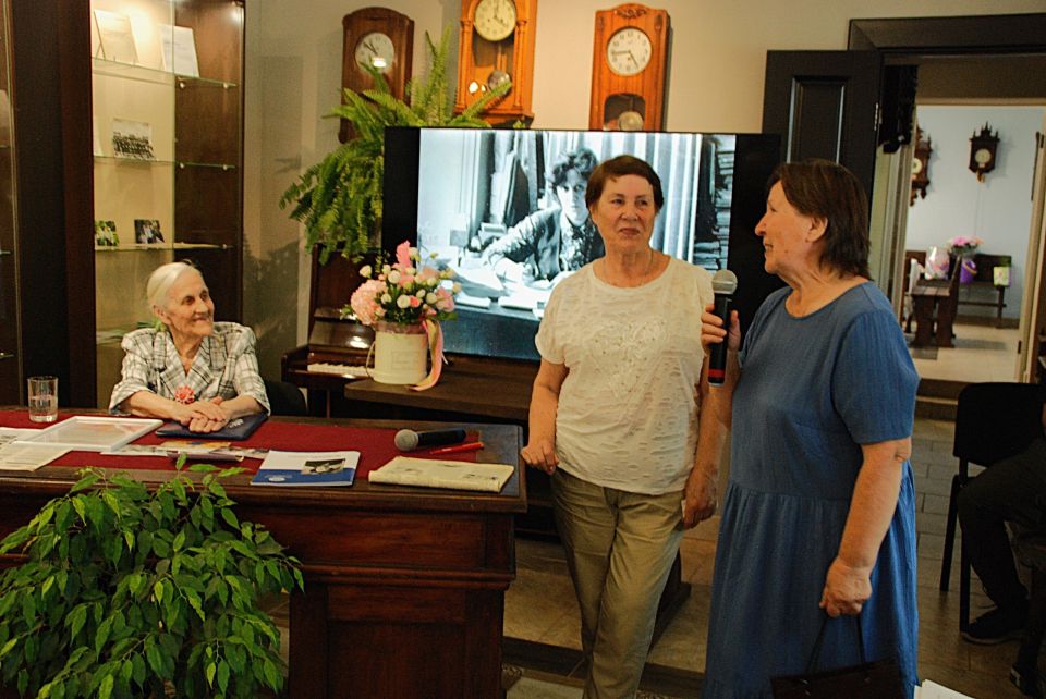 90 лет мудрости и знаний. Есть категория людей, которые своей преданностью выбранной профессии и служению обществу оставляют яркий след на своем жизненном пути, проявляя профессионализм и наставнический талант 90 лет мудрости и знаний. Есть категория людей, которые своей преданностью выбранной профессии и служению обществу оставляют яркий след на своем жизненном пути, проявляя профессионализм и наставнический талант
