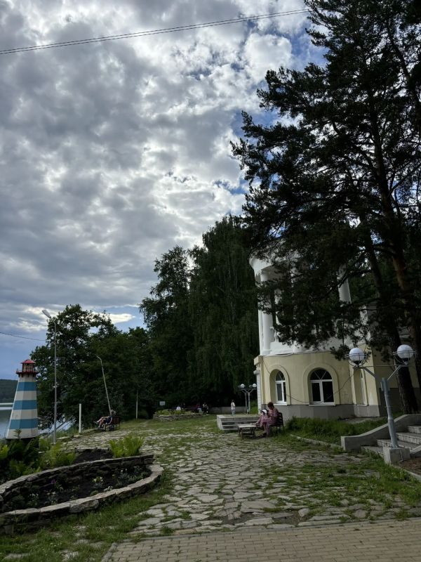 Всем доброе утро!. Сегодня днем в Барнауле температура воздуха прогреется до +28…,+30 градусов