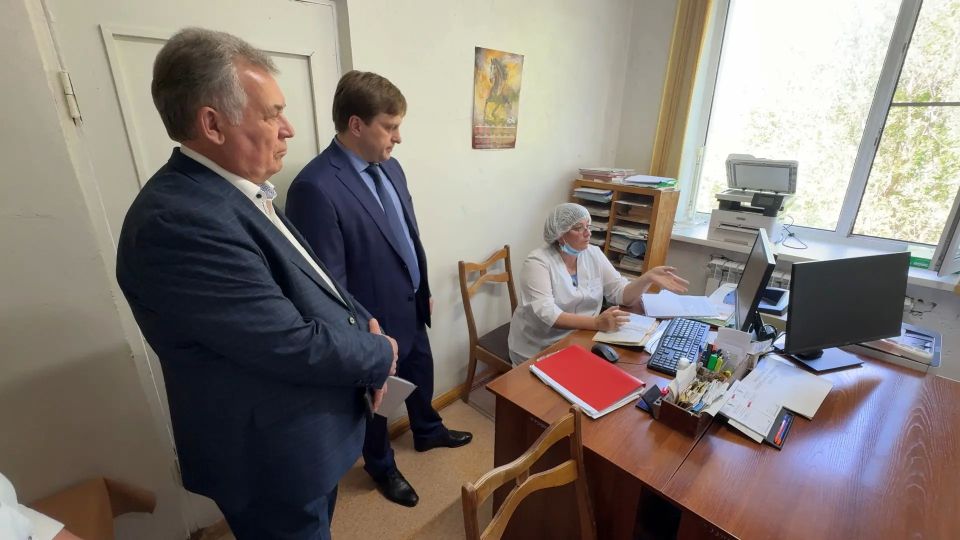 В Третьяковском районе министр здравоохранения ответил на жалобы жителей на местную больницу В Третьяковском районе министр здравоохранения ответил на жалобы жителей на местную больницу