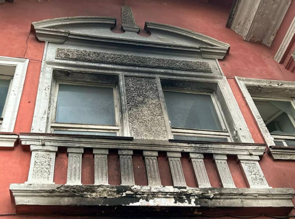 Здание бывшего ДИТР в Барнауле продолжает разрушаться, но ремонт пока под вопросом Здание бывшего ДИТР в Барнауле продолжает разрушаться, но ремонт пока под вопросом