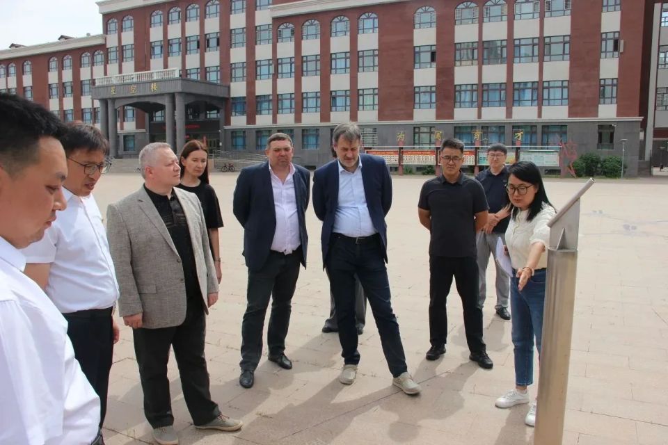 Делегация Алтайского края в Синьцзяне ознакомилась с китайским опытом организации образовательного процесса в средней школе Делегация Алтайского края в Синьцзяне ознакомилась с китайским опытом организации образовательного процесса в средней школе