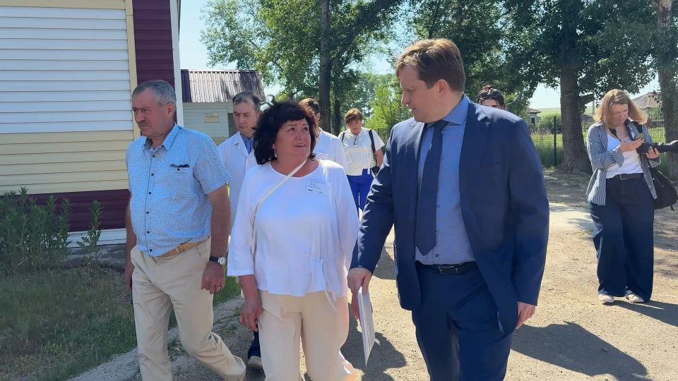 В Третьяковском районе министр здравоохранения ответил на жалобы жителей на местную больницу В Третьяковском районе министр здравоохранения ответил на жалобы жителей на местную больницу