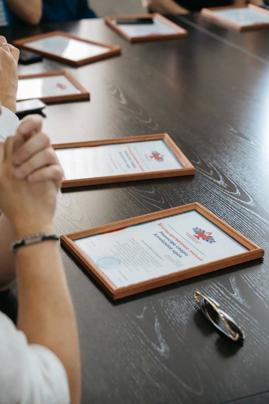 В Министерстве спорта Алтайского края вручили благодарственные письма победителям международной Спартакиады участников Президентской программы