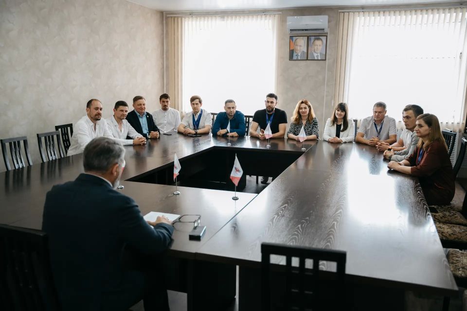 В Министерстве спорта Алтайского края вручили благодарственные письма победителям международной Спартакиады участников Президентской программы В Министерстве спорта Алтайского края вручили благодарственные письма победителям международной Спартакиады участников Президентской программы