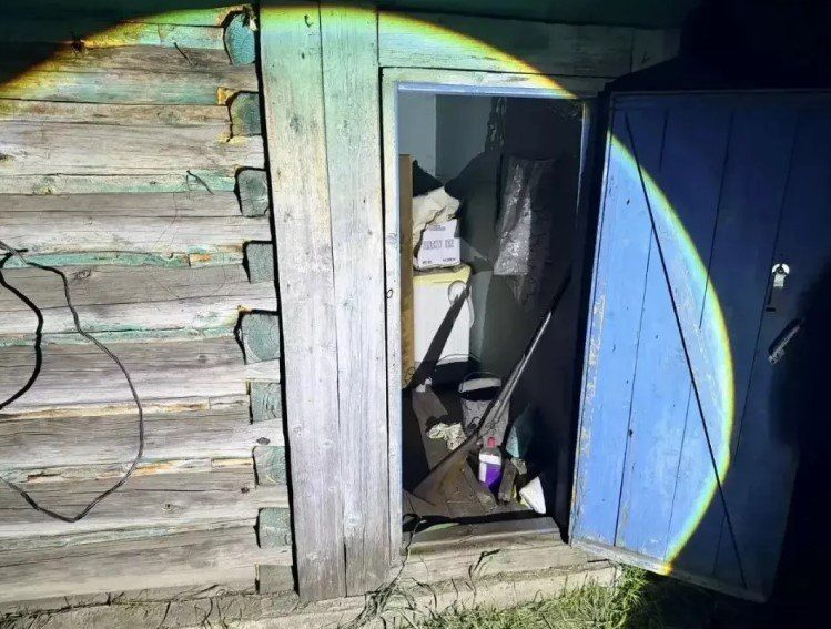 Житель Алтайского края из охотничьего ружья застрелил тещу и ранил жену