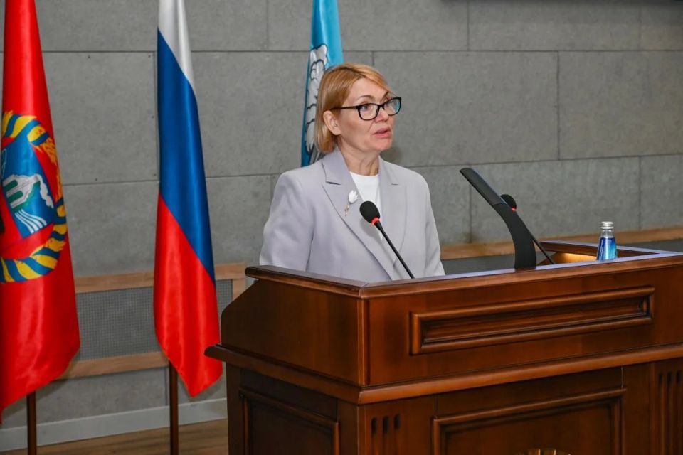 Актуальные вопросы рынка труда обсудили на заседании городской трехсторонней комиссии по регулированию социально-трудовых отношений Актуальные вопросы рынка труда обсудили на заседании городской трехсторонней комиссии по регулированию социально-трудовых отношений