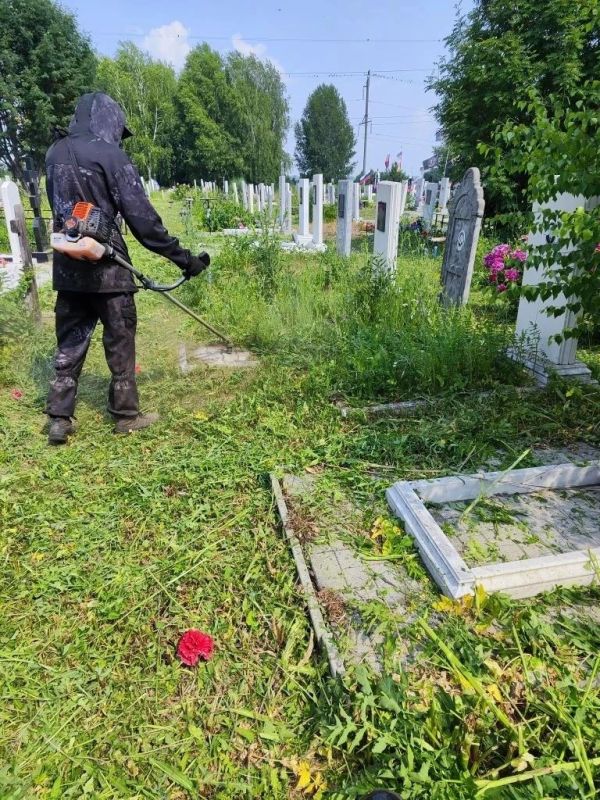 Коммунальные службы города проводят работы по содержанию дорог и общественных территорий Коммунальные службы города проводят работы по содержанию дорог и общественных территорий