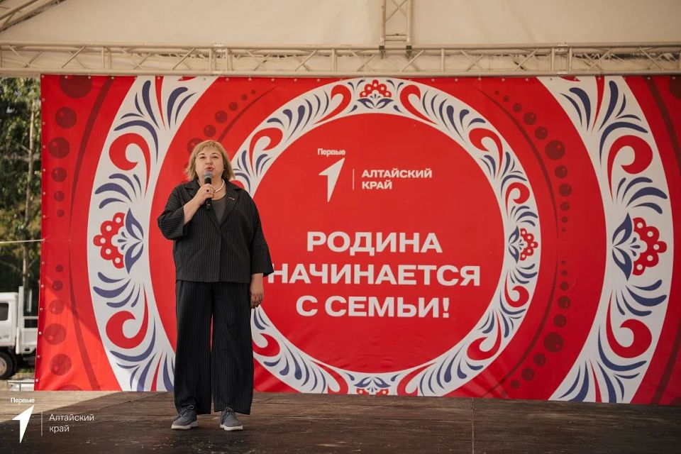В Барнауле прошел региональный этап Всероссийской игры «Семейная зарница» В Барнауле прошел региональный этап Всероссийской игры «Семейная зарница»