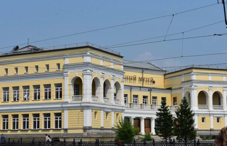 Уже почти 15 лет остаётся недостроенным здание в центре Барнаула