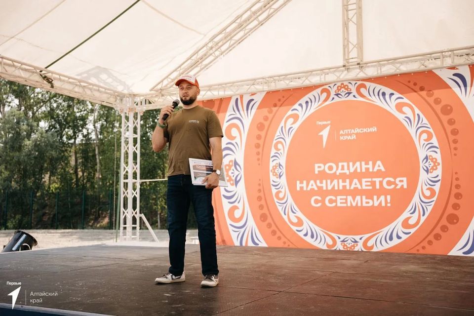 В Барнауле прошел региональный этап Всероссийской игры «Семейная зарница» В Барнауле прошел региональный этап Всероссийской игры «Семейная зарница»
