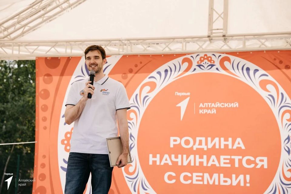 В Барнауле прошел региональный этап Всероссийской игры «Семейная зарница» В Барнауле прошел региональный этап Всероссийской игры «Семейная зарница»