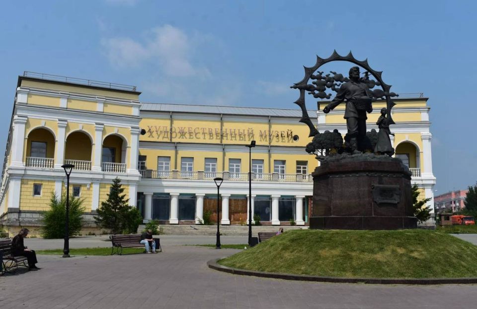 Уже почти 15 лет остаётся недостроенным здание в центре Барнаула Уже почти 15 лет остаётся недостроенным здание в центре Барнаула