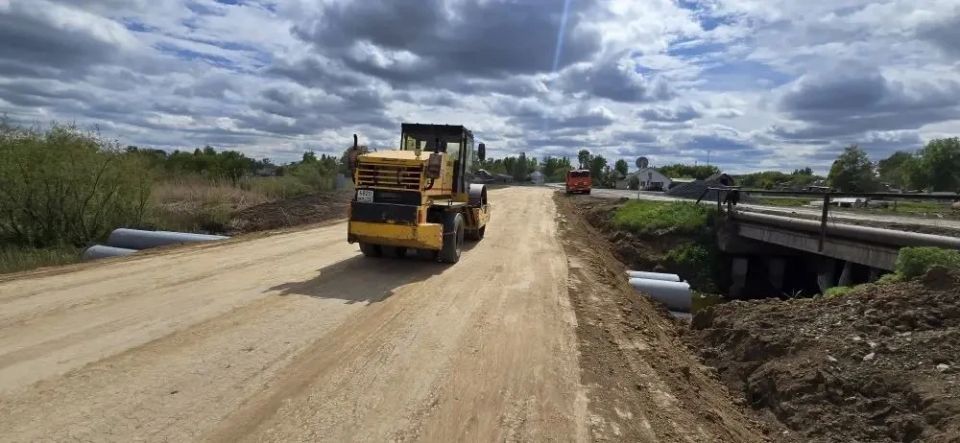 Въезд в село станет безопаснее: в Борихе строят новый мост Въезд в село станет безопаснее: в Борихе строят новый мост