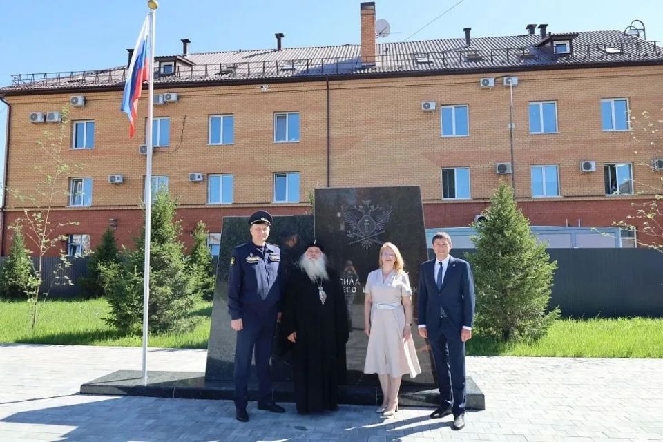 В Барнауле в сквере 160-летия службы судебных приставов появилась скамья примирения В Барнауле в сквере 160-летия службы судебных приставов появилась скамья примирения