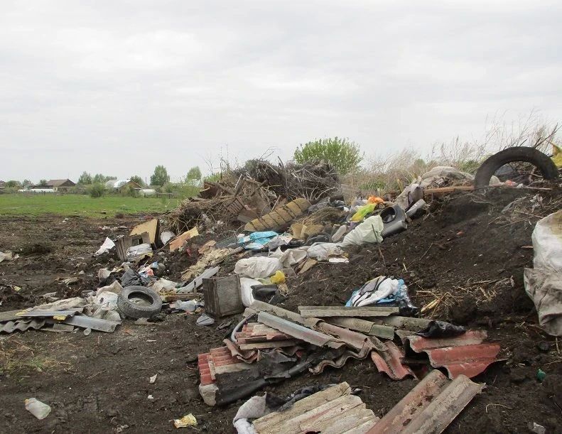 В одном из районов Алтайского края нашли свалку площадью более 4 тысяч квадратных метров В одном из районов Алтайского края нашли свалку площадью более 4 тысяч квадратных метров
