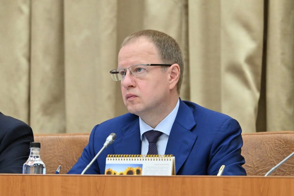 Виктор Томенко: Провел заседание комиссии по предупреждению и ликвидации чрезвычайных ситуаций и обеспечению пожарной безопасности Алтайского края
