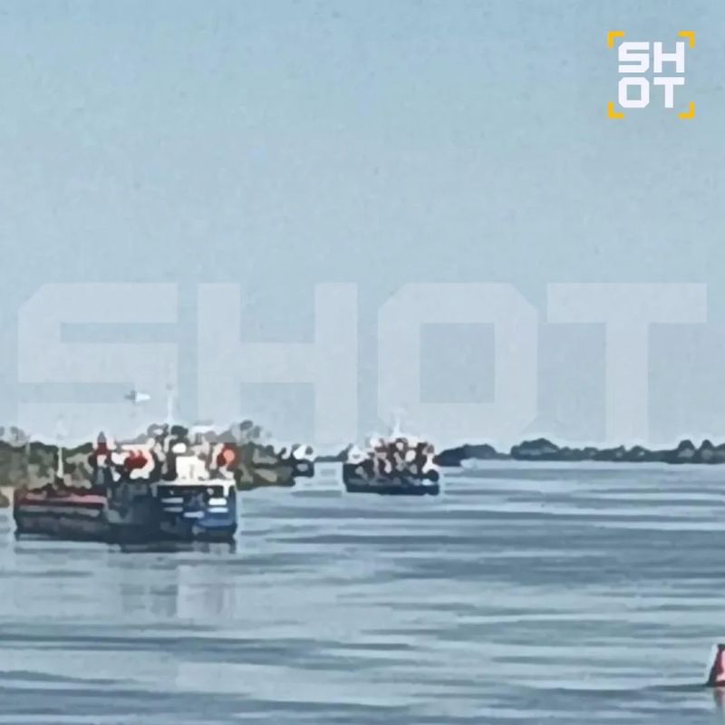 75 судов застряли в 15-километровой "пробке" из-за обмеления канала под Астраханью