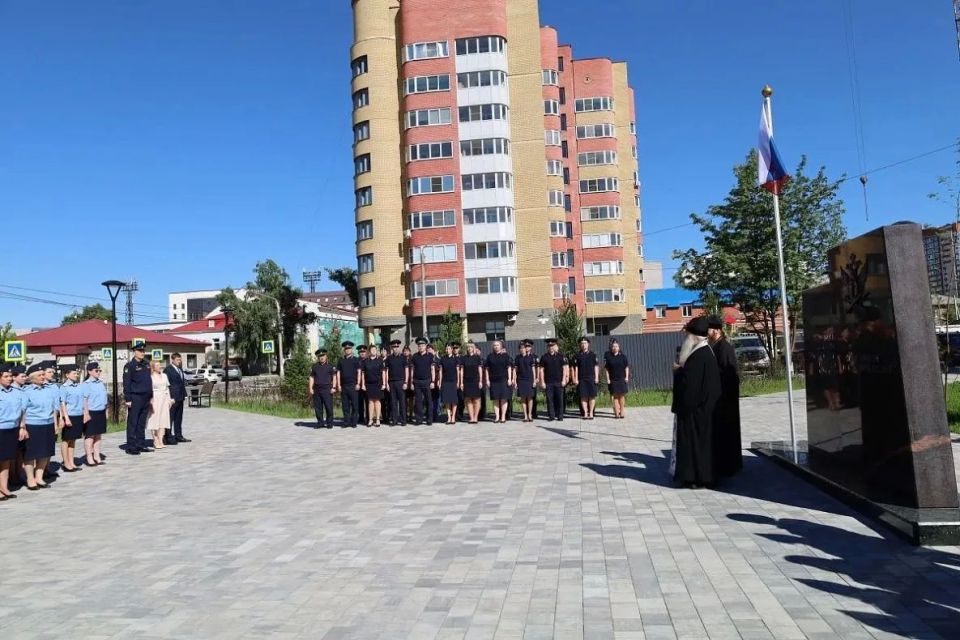 В Барнауле в сквере 160-летия службы судебных приставов появилась скамья примирения В Барнауле в сквере 160-летия службы судебных приставов появилась скамья примирения