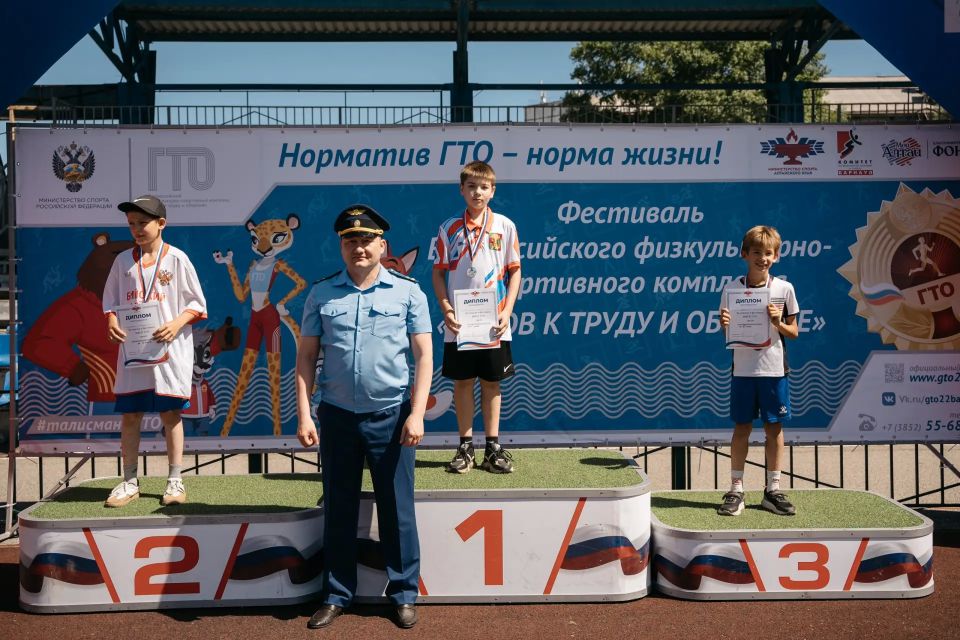 В краевом фестиваль ГТО среди несовершеннолетних приняли участие 68 команд со всего региона В краевом фестиваль ГТО среди несовершеннолетних приняли участие 68 команд со всего региона
