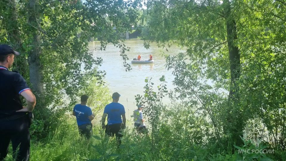 Трагедия на воде. Сегодня в протоке реки Обь, в микрорайоне Затон города Барнаула, произошло чрезвычайное происшествие