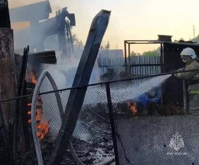 Мангал стал причиной крупного пожара в Бийске Мангал стал причиной крупного пожара в Бийске